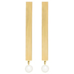 Gold earrings with a long bar and round pearls