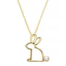 Carica l&#39;immagine nel visualizzatore di Gallery, Gold chain necklace with rabbit shaped pendant with pearl
