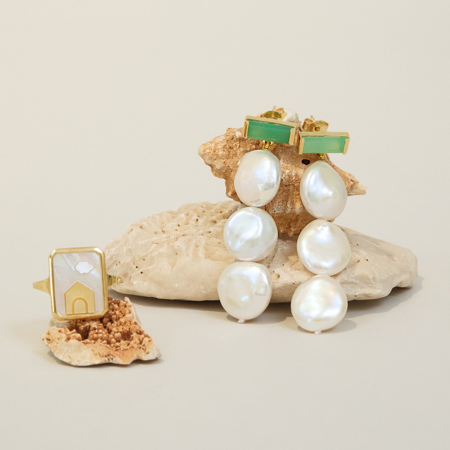 DECO MAXI BAGUETTE PERLA COIN CHRYSOPRASE EARRINGS