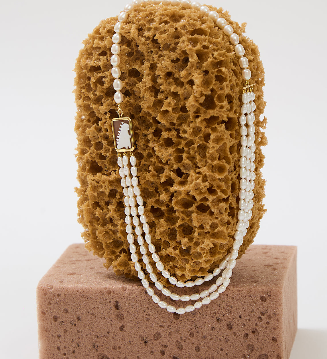 CAMEO DINO MULTIPERLA NECKLACE