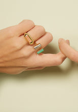 Load image into Gallery viewer, BI MAXI BAGUETTE CHRYSOPRASE + AMETHYST RING
