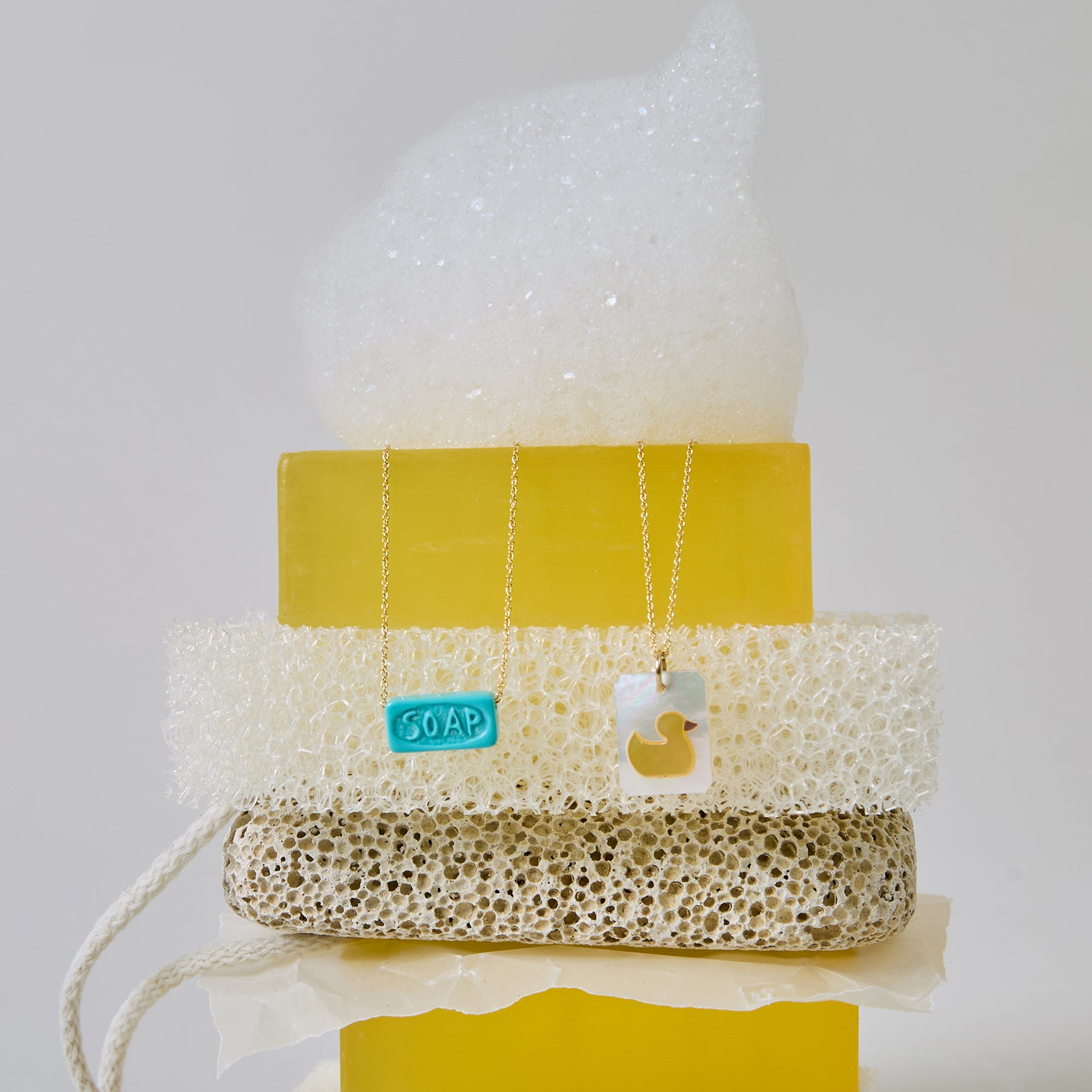 CAMEO PERLA PATITO NECKLACE