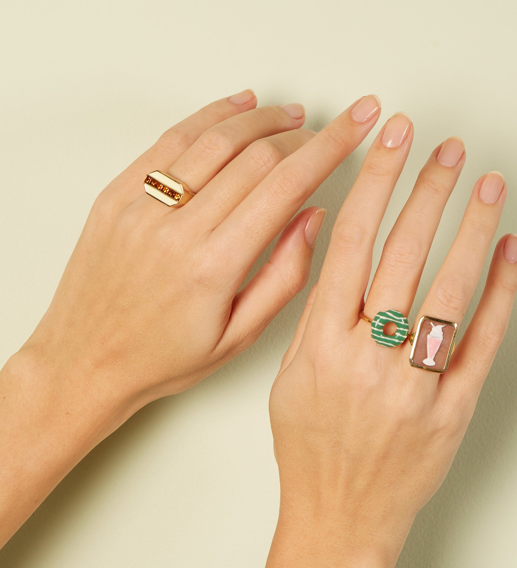 DECO CARRÉ YELLOW RING
