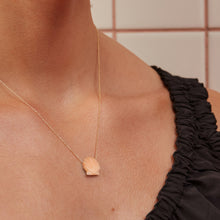 Load image into Gallery viewer, CONCHA PINK NECKLACE
