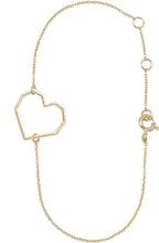 Carica l&#39;immagine nel visualizzatore di Gallery, Gold chain bracelet with heart shaped pendant
