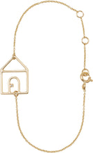 Carica l&#39;immagine nel visualizzatore di Gallery, Gold chain bracelet with house shaped pendant and small diamond

