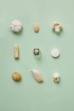Carica l&#39;immagine nel visualizzatore di Gallery, Composition with food and broccoli cameo gold ring
