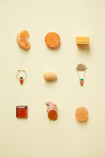 Carica l&#39;immagine nel visualizzatore di Gallery, Jewelry and food composition with coral carrot earring and gold necklace
