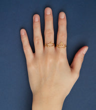 Carica l&#39;immagine nel visualizzatore di Gallery, Shark and little boat shaped gold rings worn by model
