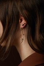 Load image into Gallery viewer, TIBURON ZAFIRO AZUL EARRING MAXI
