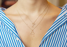 Carica l&#39;immagine nel visualizzatore di Gallery, Gold chain necklace with chemistry baker shaped pendant worn by model
