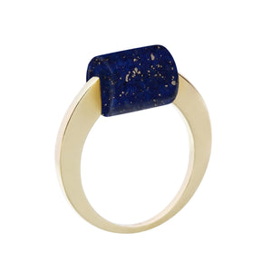 Gold ring with a cylinder cut lapis lazuli