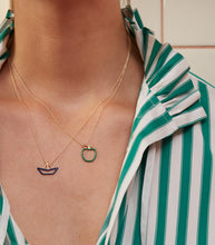 Carica l&#39;immagine nel visualizzatore di Gallery, Woman wearing gold necklaces with a little boat pendant and a little apple pendant

